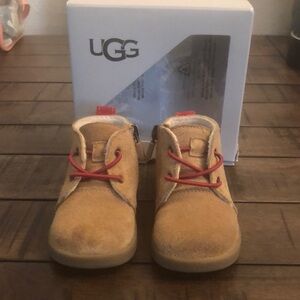 UGG Baby Unisex-Child Kristjan Chukka Boot Sz 4/5
